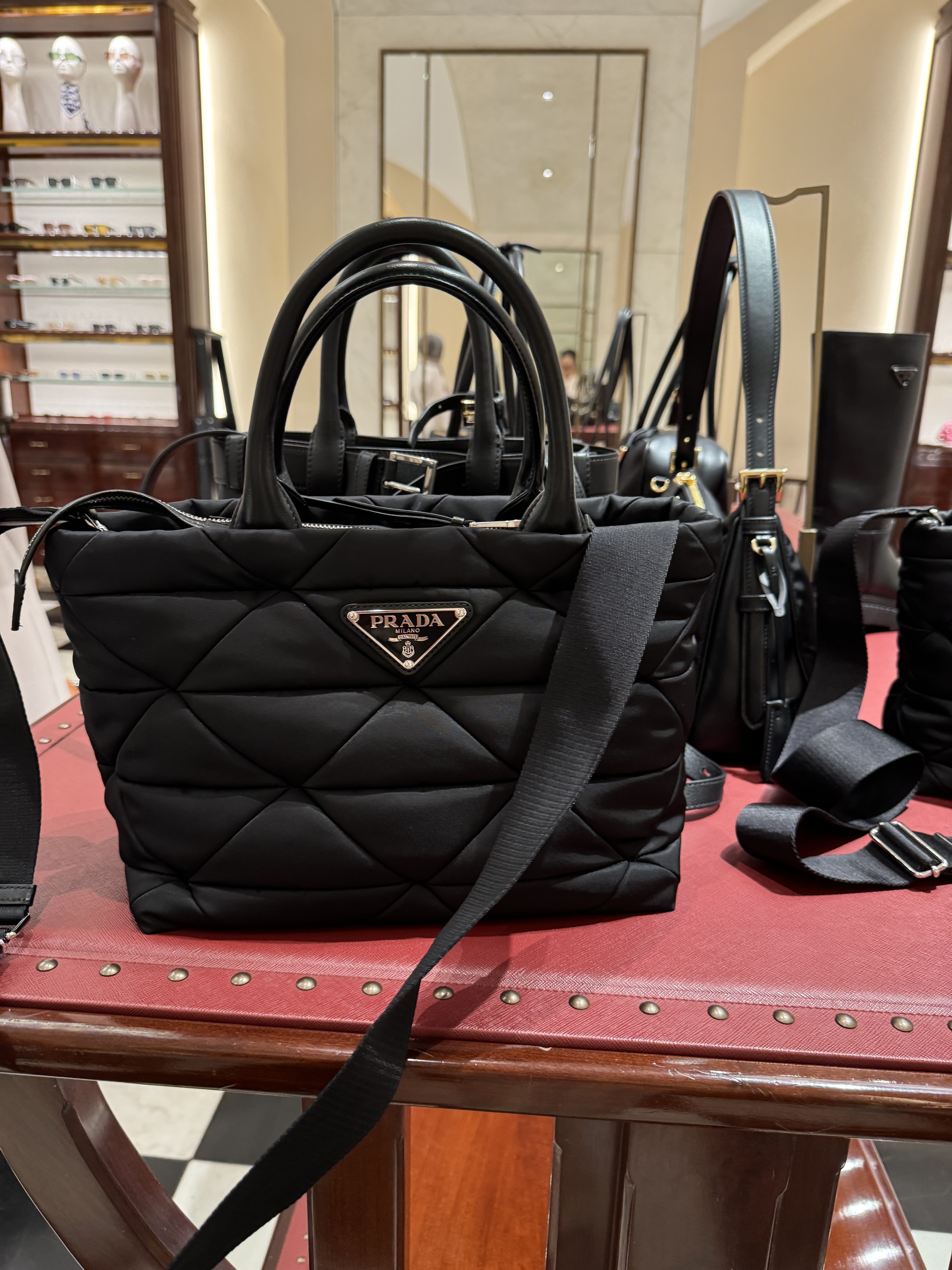 PRADA【入手困難】大人気 ★Re-Nylon トートバッグ★ 全色