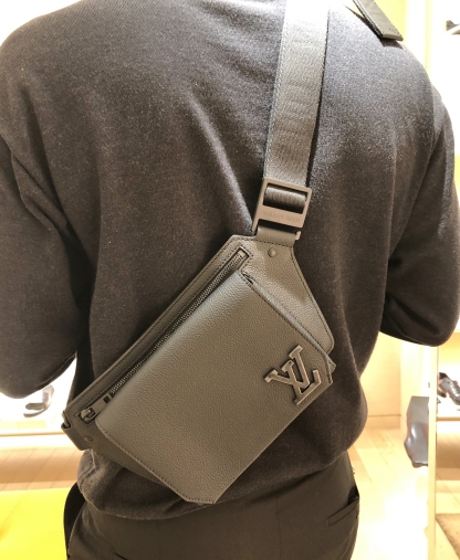ルイヴィトン★最新作 バムバッグ NV★M57081・関税込み