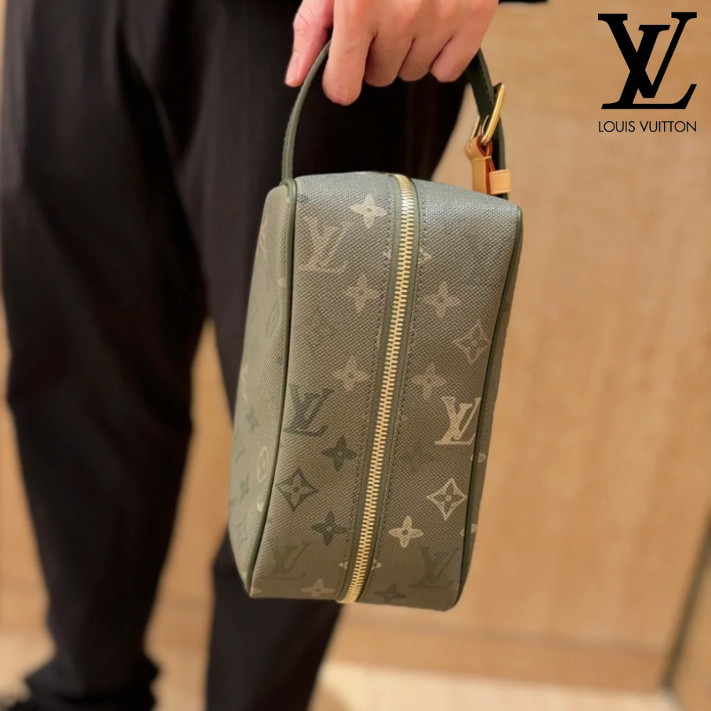 26年NEWカラー【LouisVuitton】ドップキット バッグ