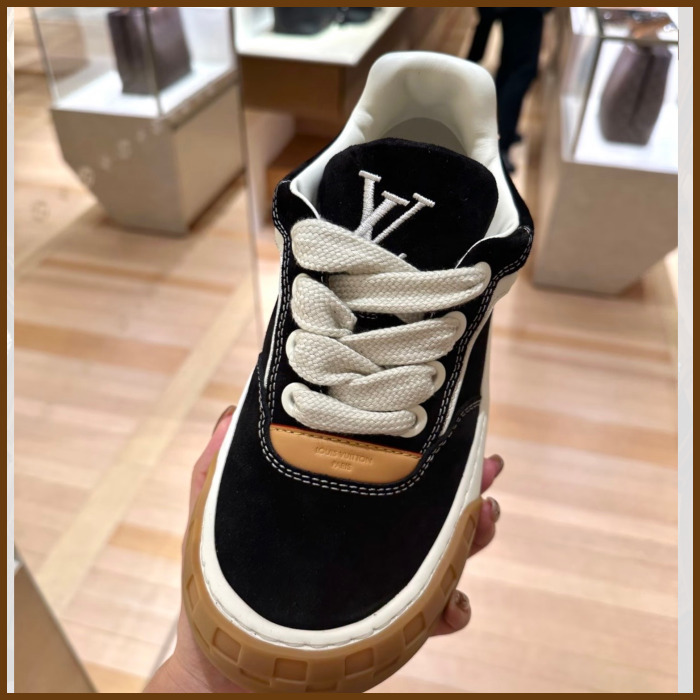 LOUIS VUITTON ティルテッド スニーカー