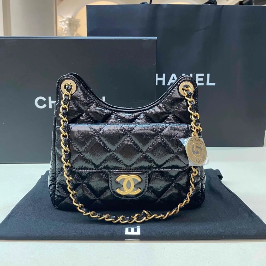 【さりげなく、魅力的♡】CHAENL　ホーボーバッグ☆