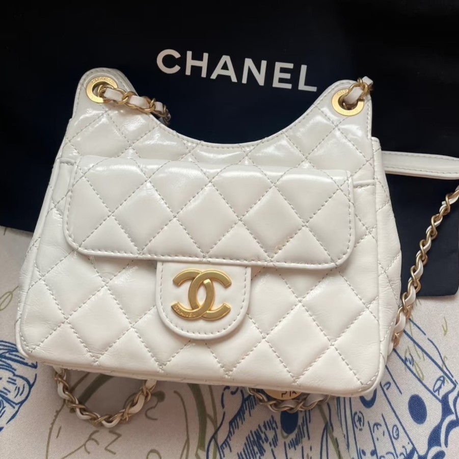 【さりげなく、魅力的♡】CHAENL　ホーボーバッグ☆