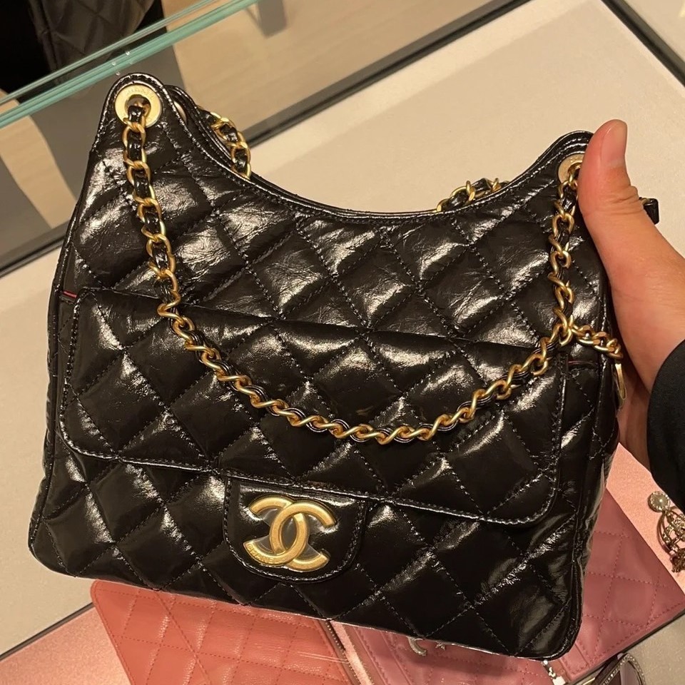 【さりげなく、魅力的♡】CHAENL　ホーボーバッグ☆