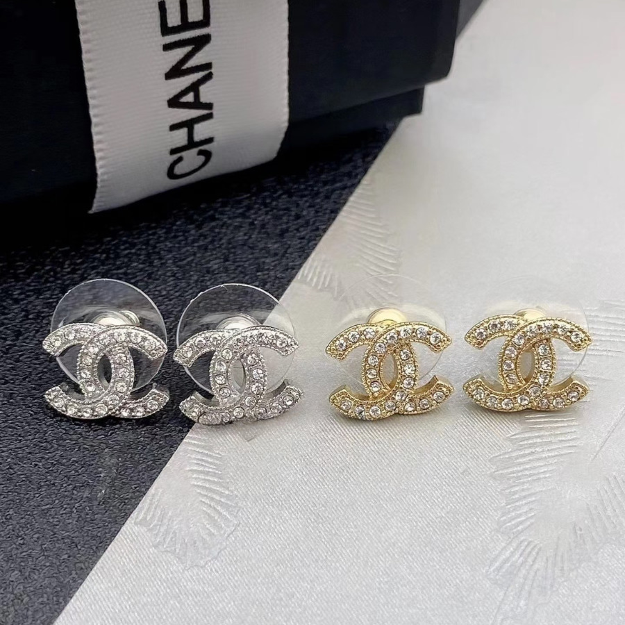 【不動の人気♡耳元格上げ】CHANEL CCロゴ ピアス