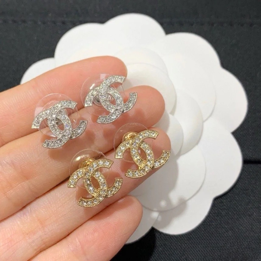 【不動の人気♡耳元格上げ】CHANEL CCロゴ ピアス