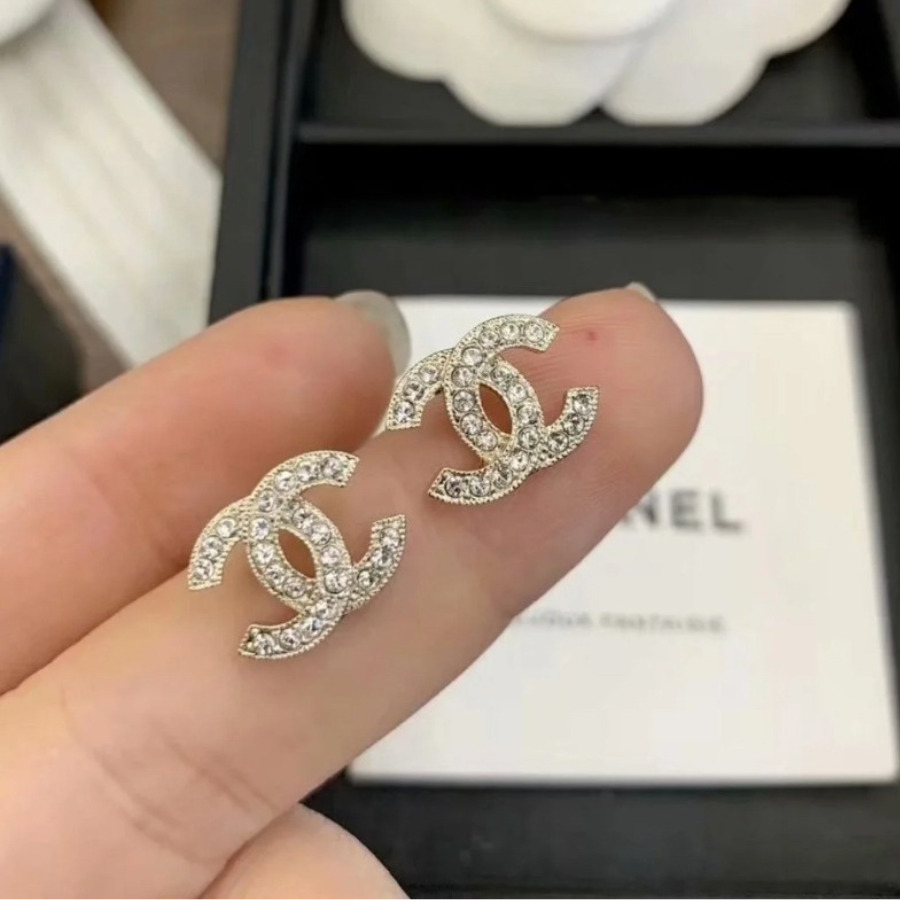 【不動の人気♡耳元格上げ】CHANEL CCロゴ ピアス