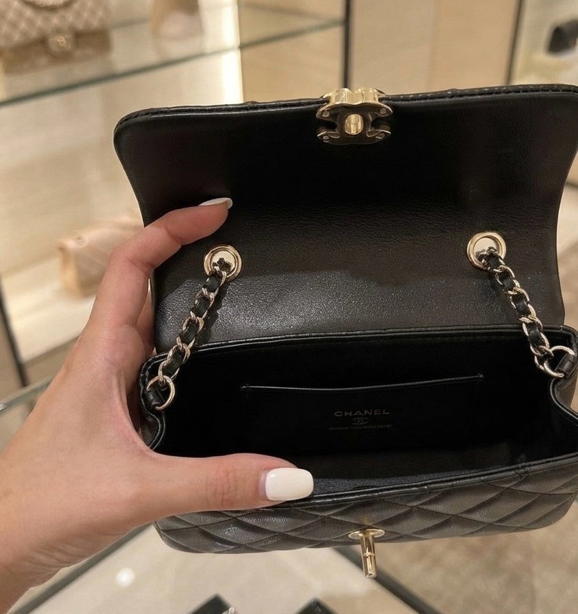 【キュートな存在感】CHANEL チェーンショルダーバッグ