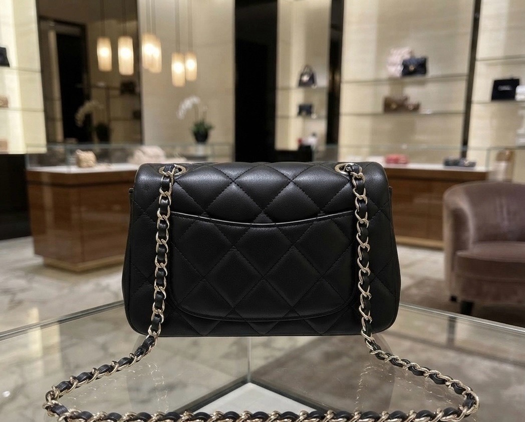 【キュートな存在感】CHANEL チェーンショルダーバッグ
