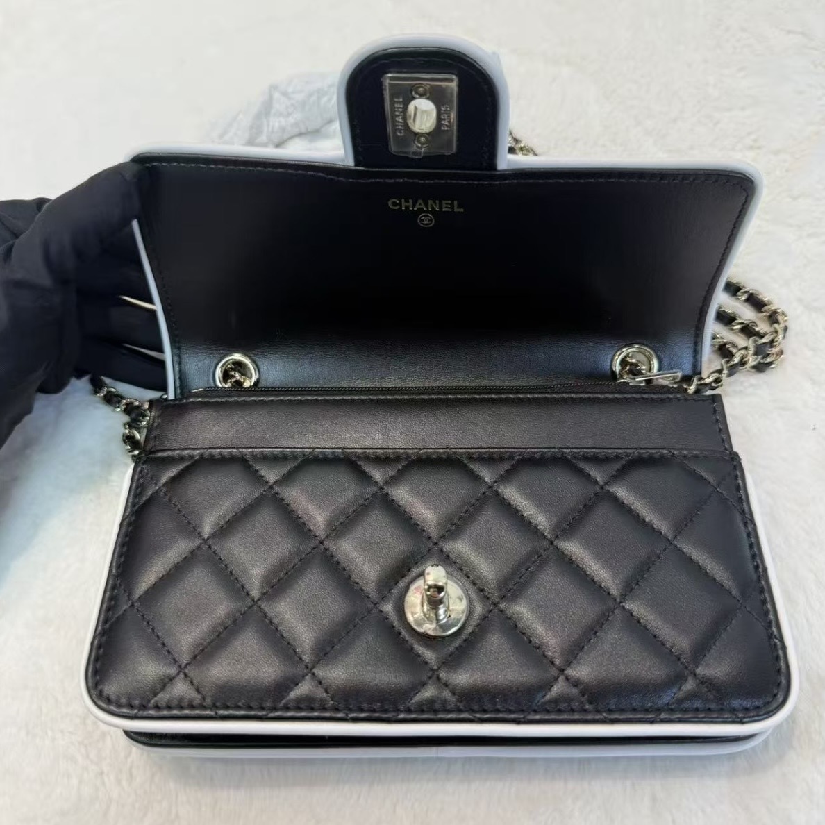 【持つだけで主役級◎】CHANEL バイカラー　チェーンウォレット