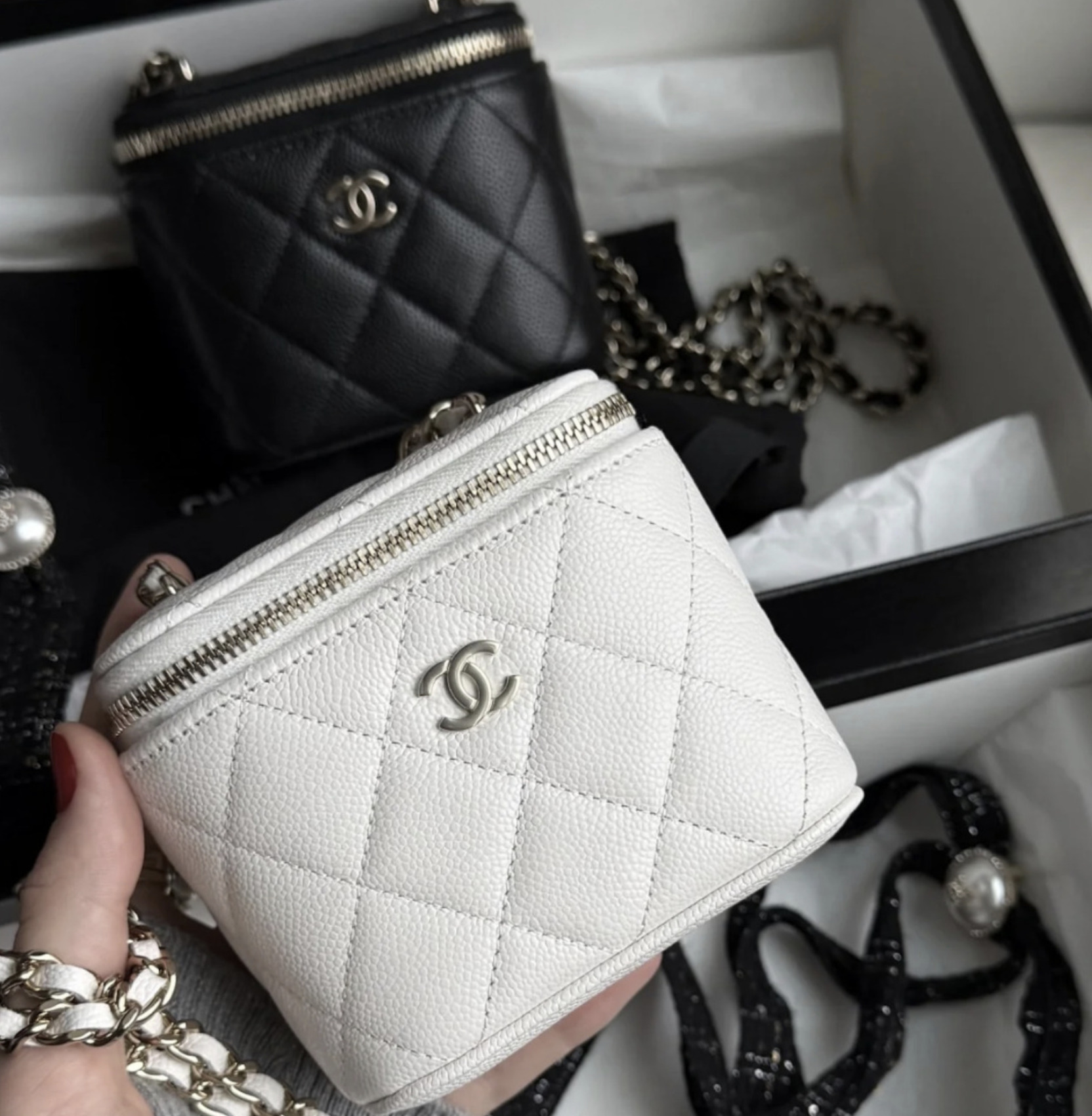 完売必至の愛されバッグ【CHANEL】スモール ヴァニティーバッグ