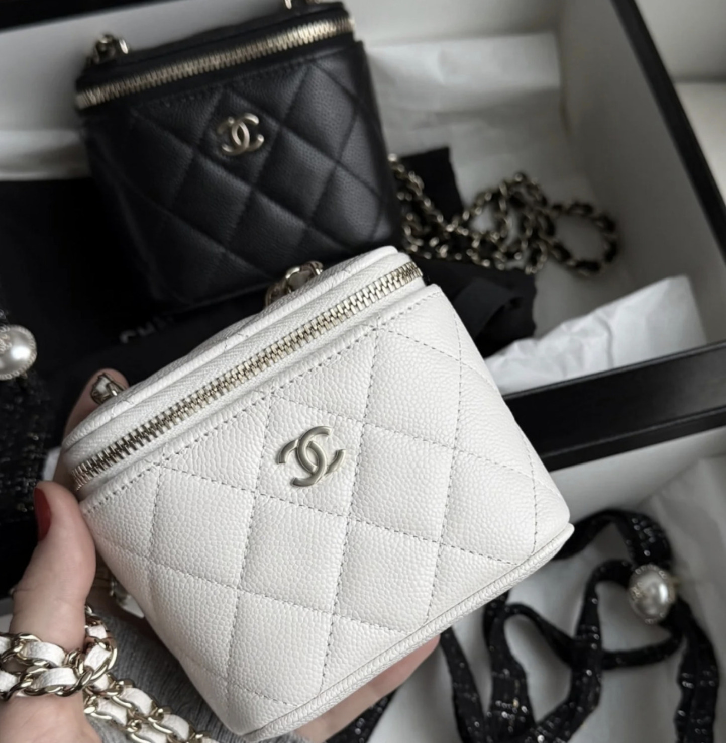 完売必至の愛されバッグ【CHANEL】スモール ヴァニティーバッグ