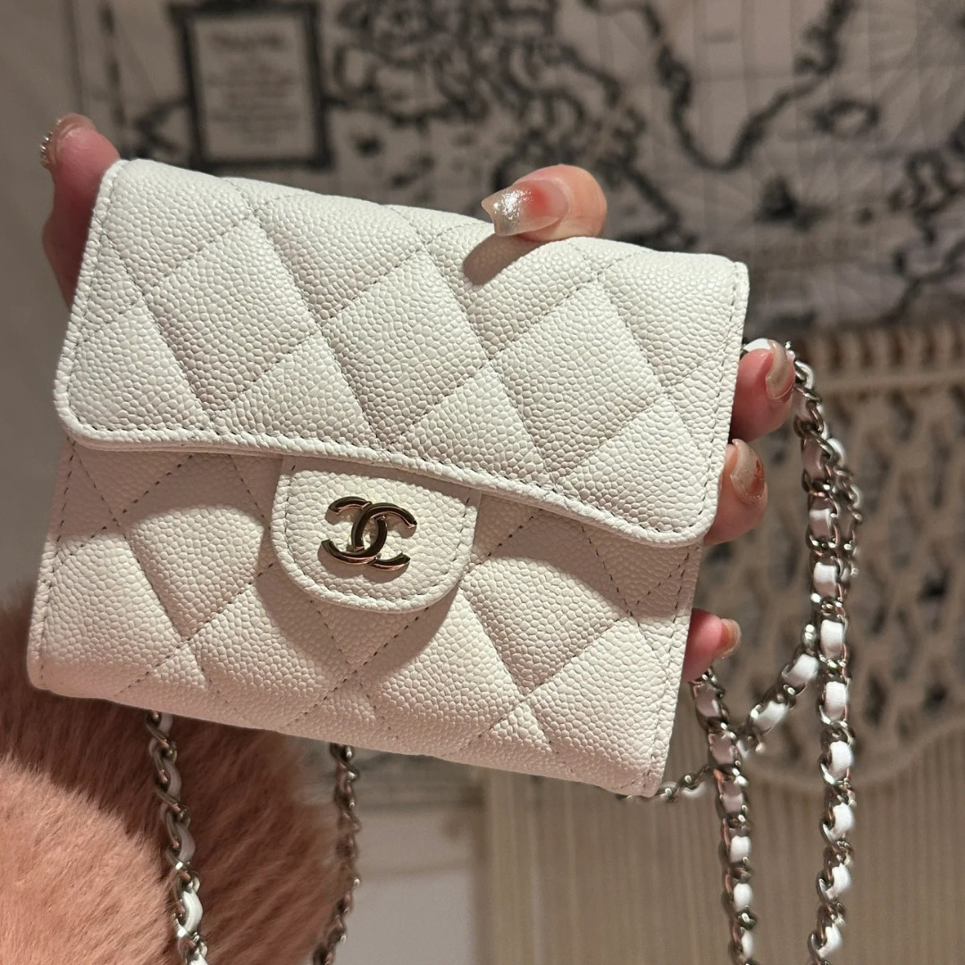 春先のお出かけに♪CHANEL クラシック チェーン クラッチバック