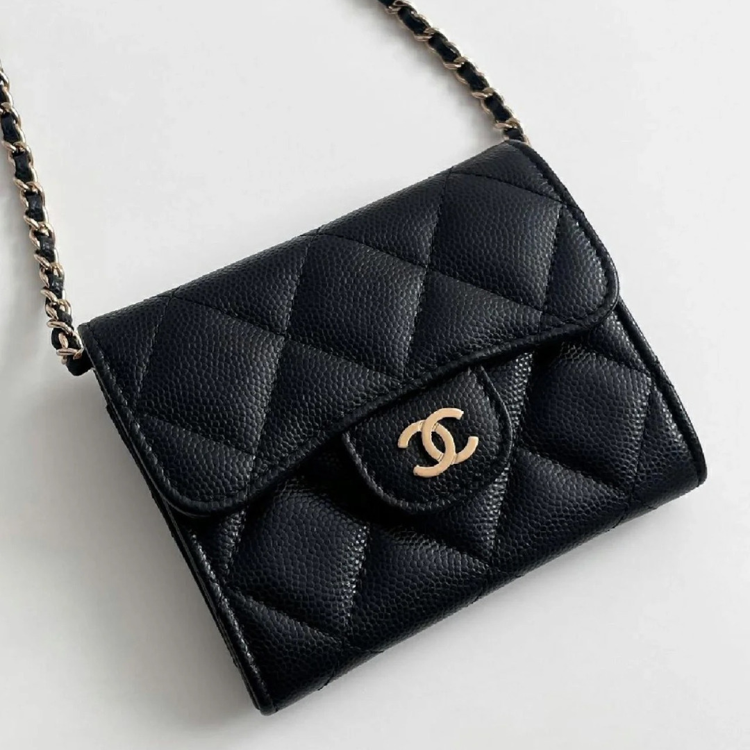 春先のお出かけに♪CHANEL クラシック チェーン クラッチバック
