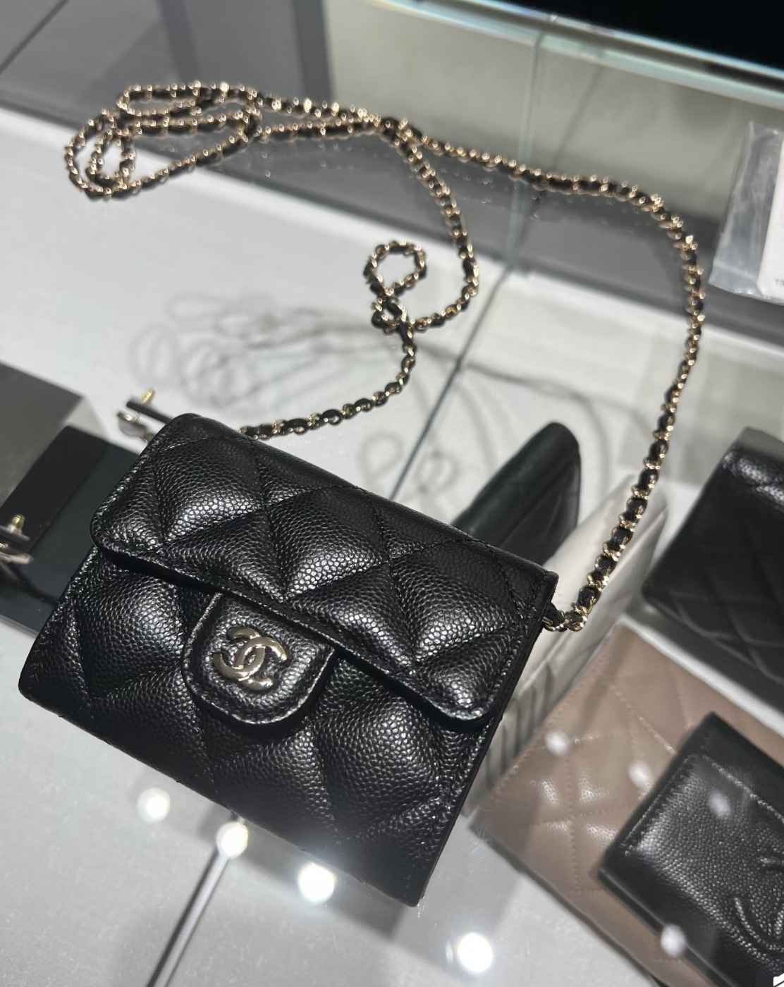 春先のお出かけに♪CHANEL クラシック チェーン クラッチバック
