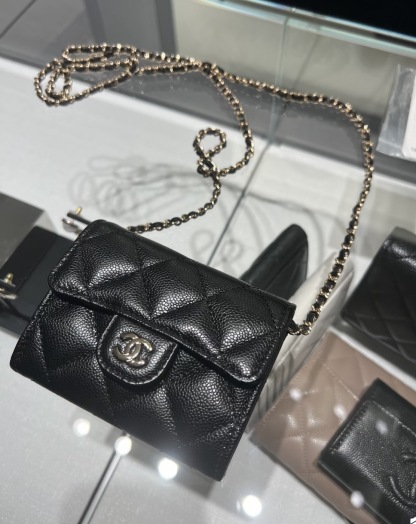 春先のお出かけに♪CHANEL クラシック チェーン クラッチバック