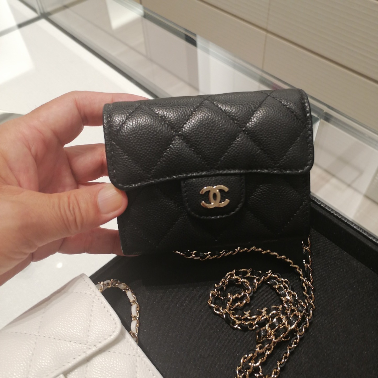 春先のお出かけに♪CHANEL クラシック チェーン クラッチバック