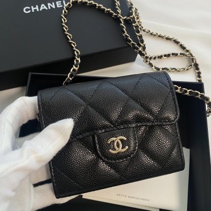 春先のお出かけに♪CHANEL クラシック チェーン クラッチバック
