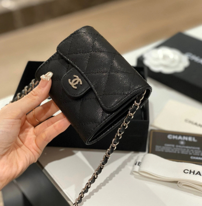 春先のお出かけに♪CHANEL クラシック チェーン クラッチバック