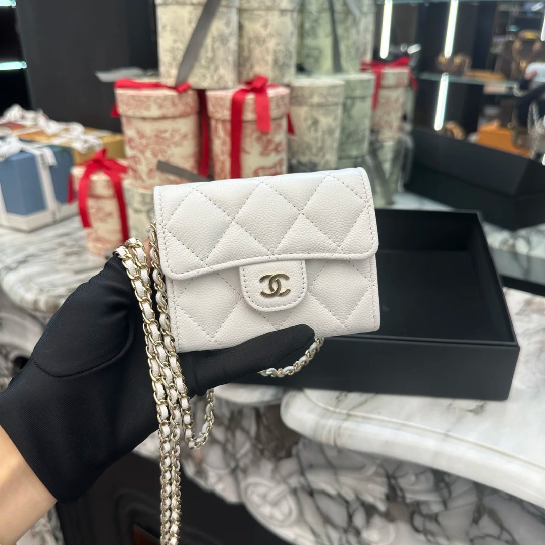 春先のお出かけに♪CHANEL クラシック チェーン クラッチバック