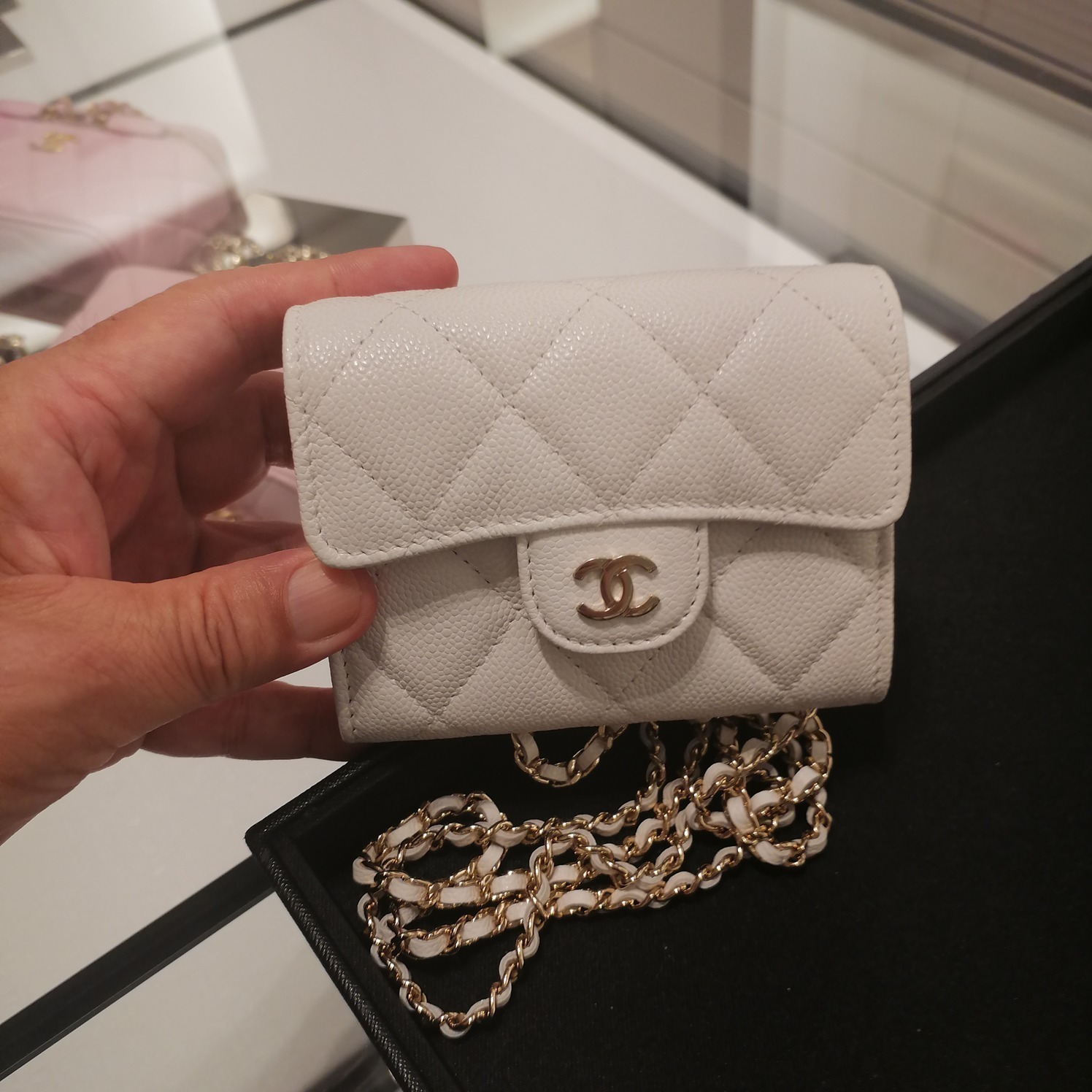春先のお出かけに♪CHANEL クラシック チェーン クラッチバック