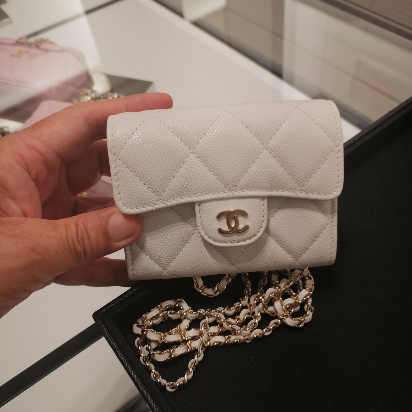 春先のお出かけに♪CHANEL クラシック チェーン クラッチバック