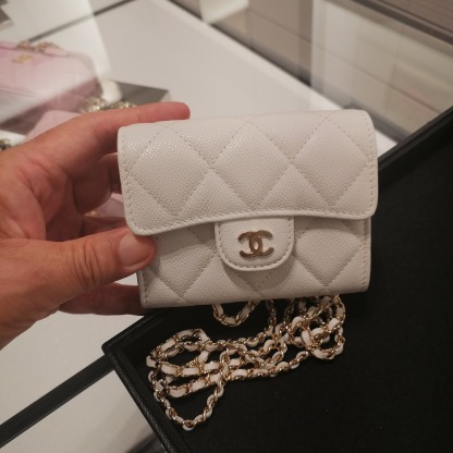 春先のお出かけに♪CHANEL クラシック チェーン クラッチバック