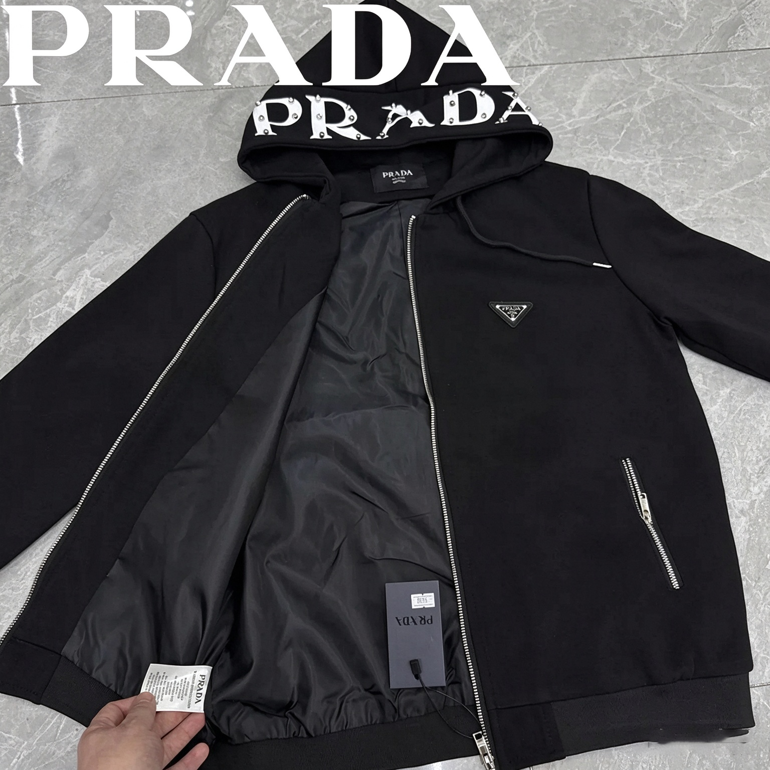 【PRADA】2026 新作 リベット装飾 パーカージャケット フード付き 万能コーデアウター