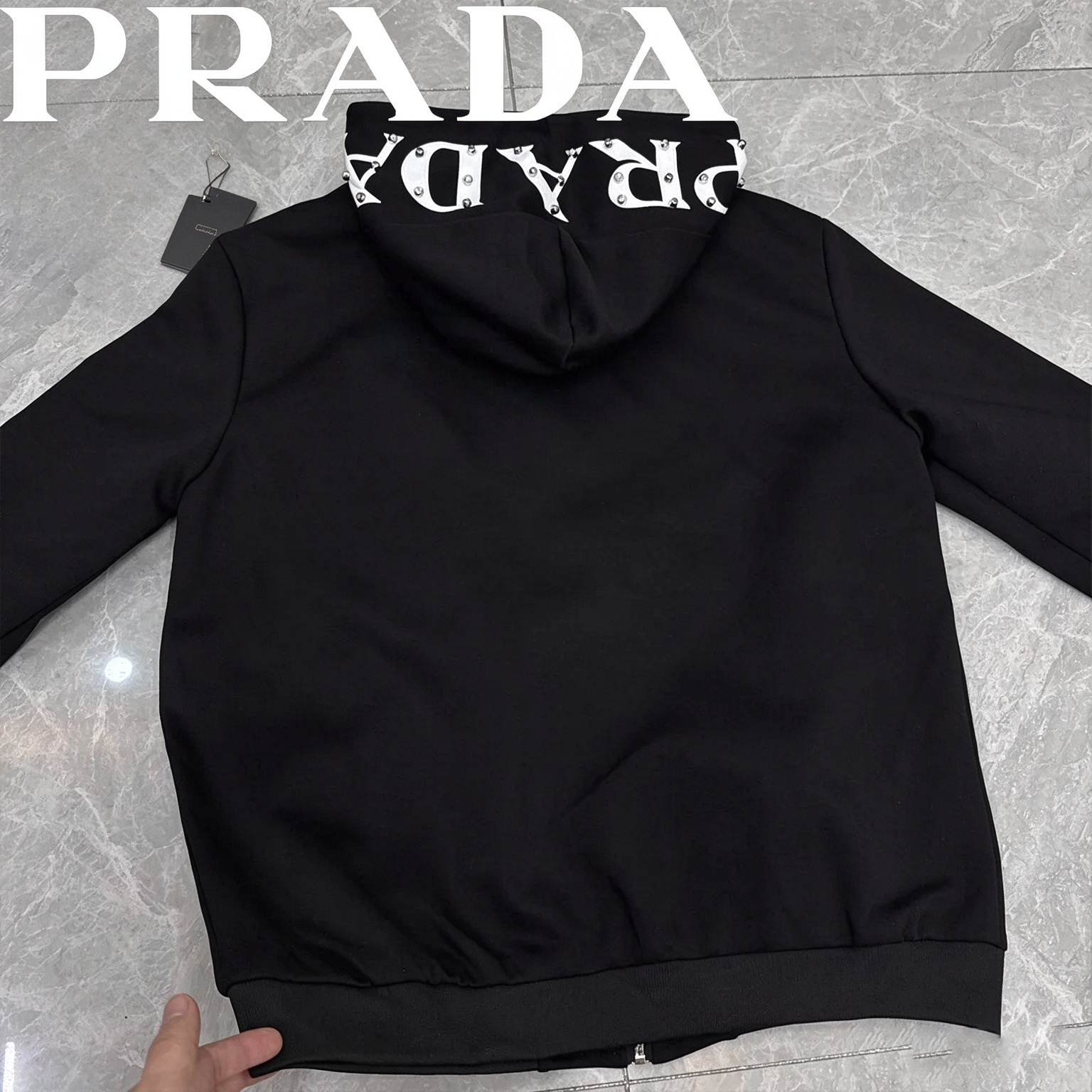 【PRADA】2026 新作 リベット装飾 パーカージャケット フード付き 万能コーデアウター