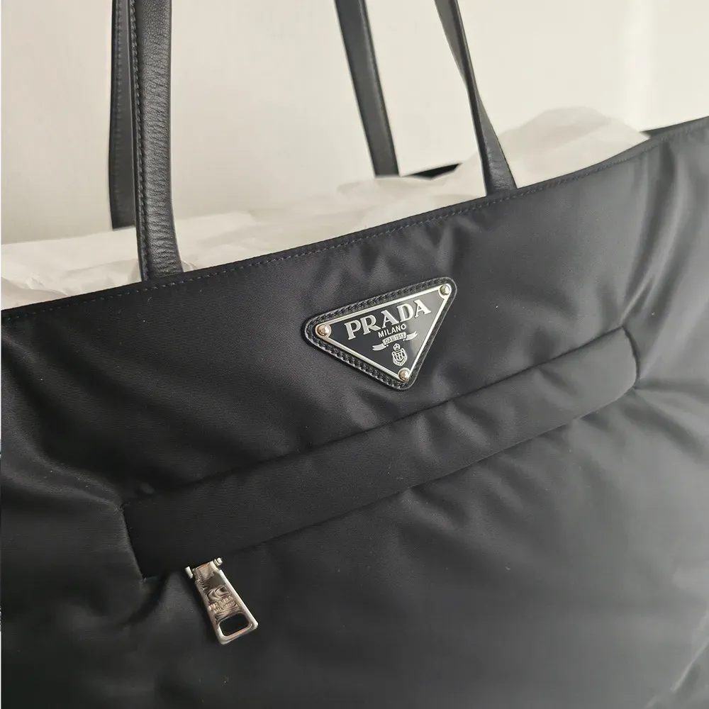 PRADA パッデドナイロン ショッピングトート