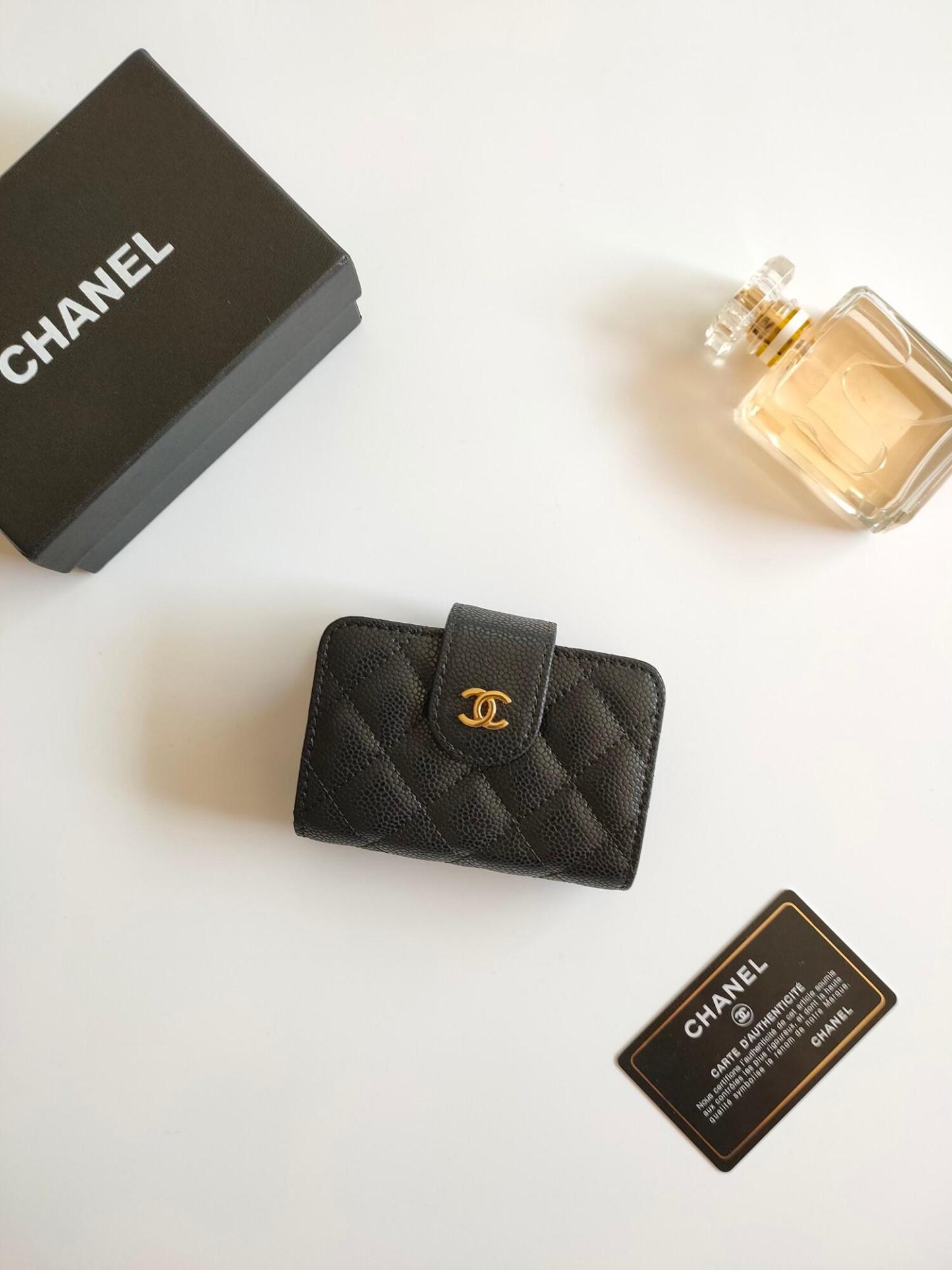 【傷にも強い素材で長く使える♪】CHANEL カードコインケース