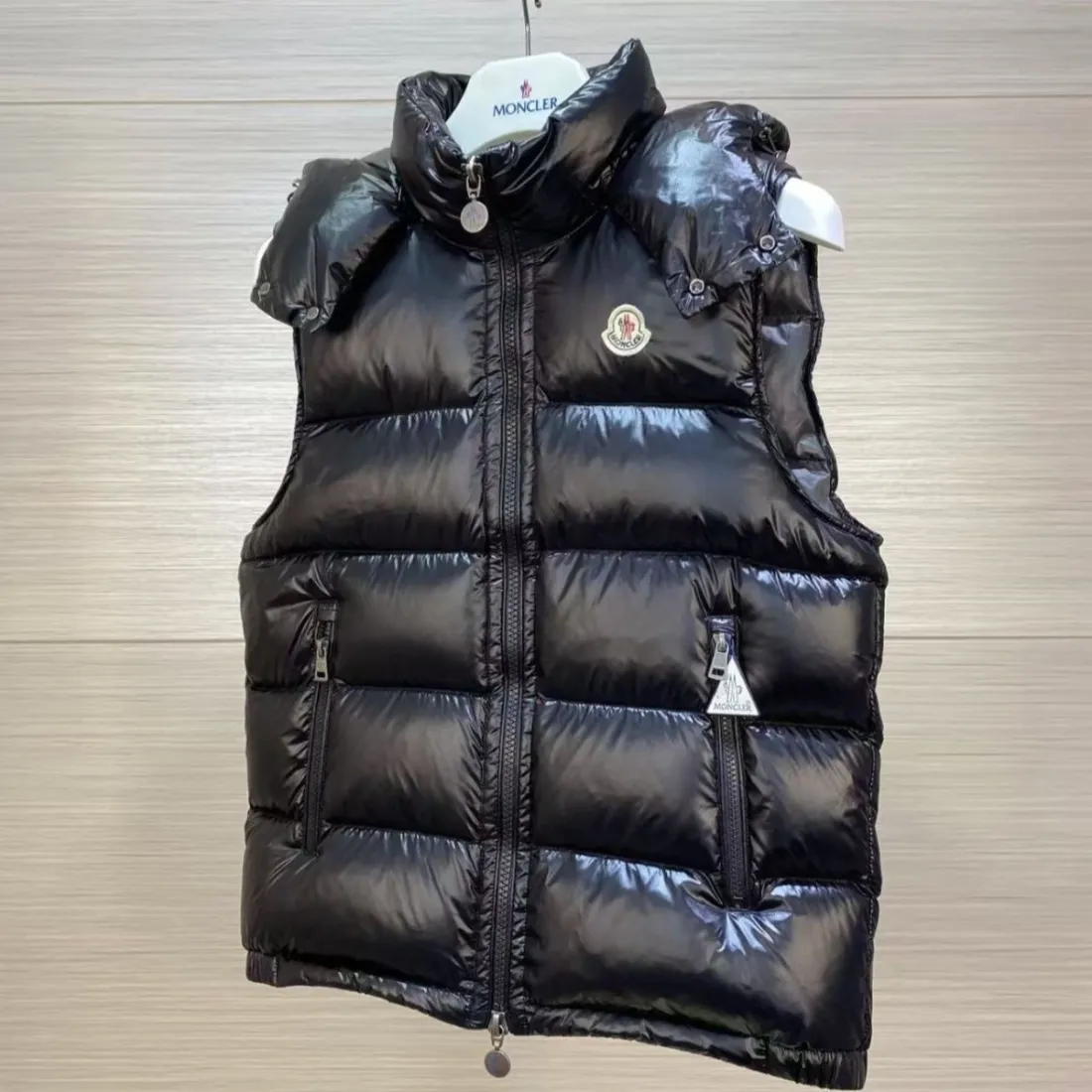 【公式認定ストア】MONCLERモンクレール 定番ダウンコート 限定発売中！多くの著名人やセレブに愛用されています! 爆買い！即完売必至MAYA（ユニセックス）「ベスト」(べすと)