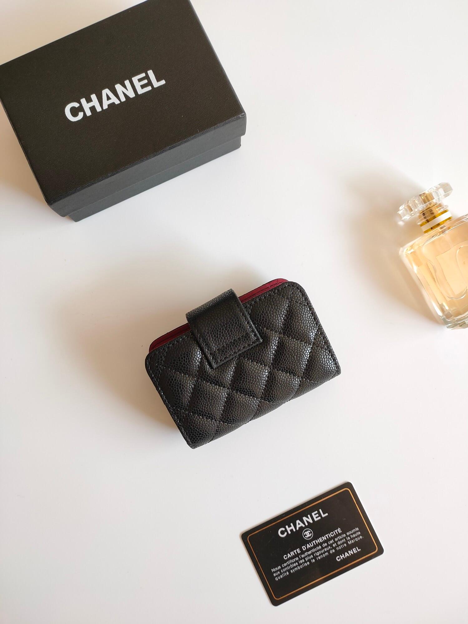 【傷にも強い素材で長く使える♪】CHANEL カードコインケース