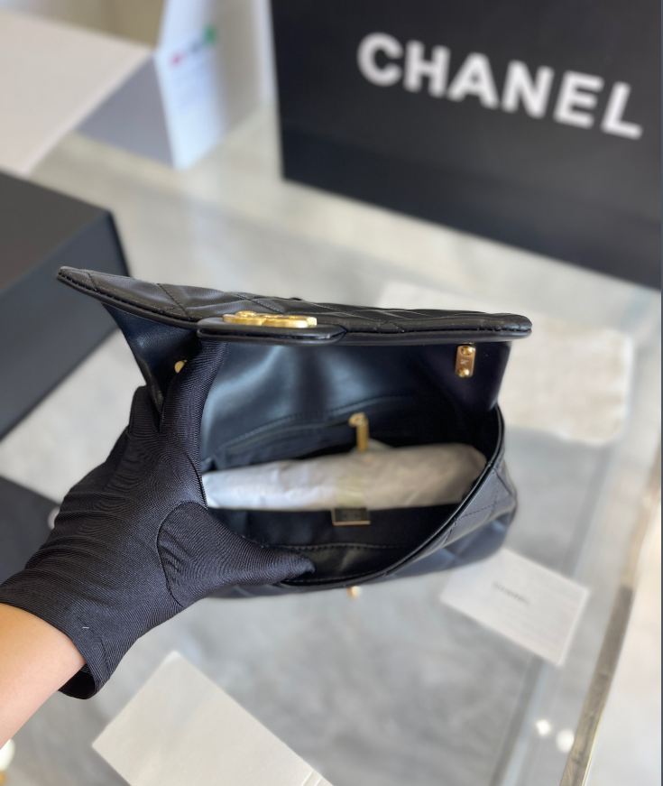 すぐ届く国内発送★CHANEL存在感と品のあるラージフラップバッグ