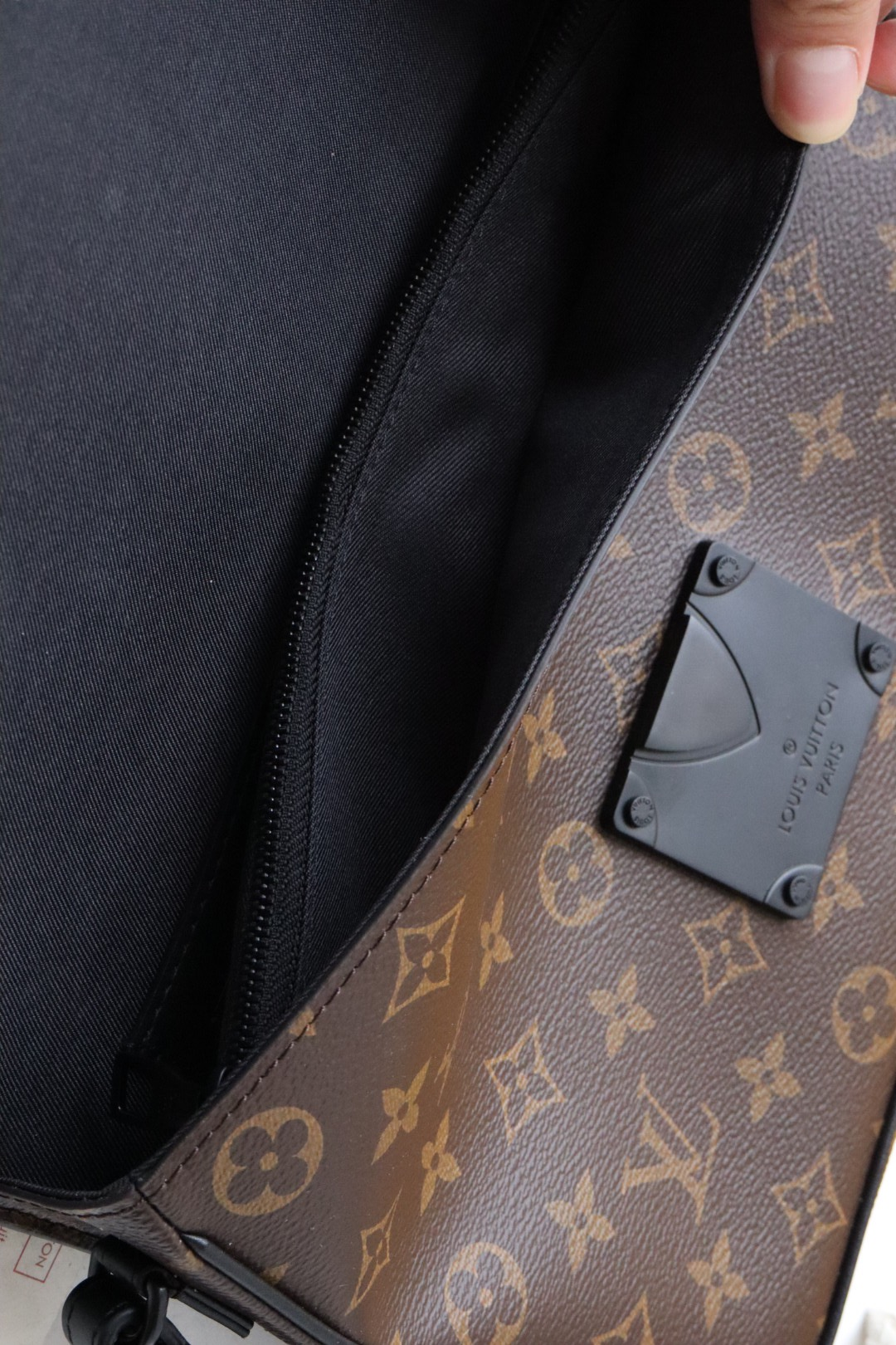Louis Vuitton ポシェット・A4 Sロック モノグラム