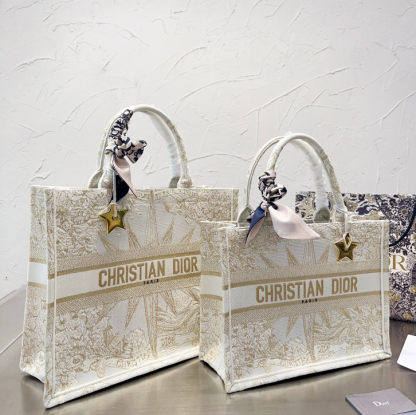 【新作】DIOR BOOK TOTE ミディアムバッグ