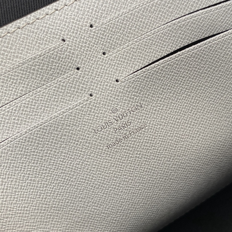 Louis Vuitton（ルイヴィトン）ポシェット・ヴォワヤージュ MM M30420