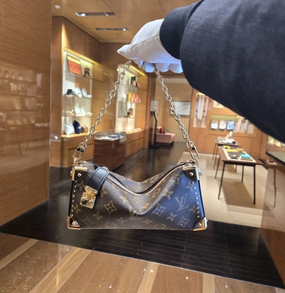【横長フォルムがエレガント♪】Louis Vuitton★スリムトランク    M13147