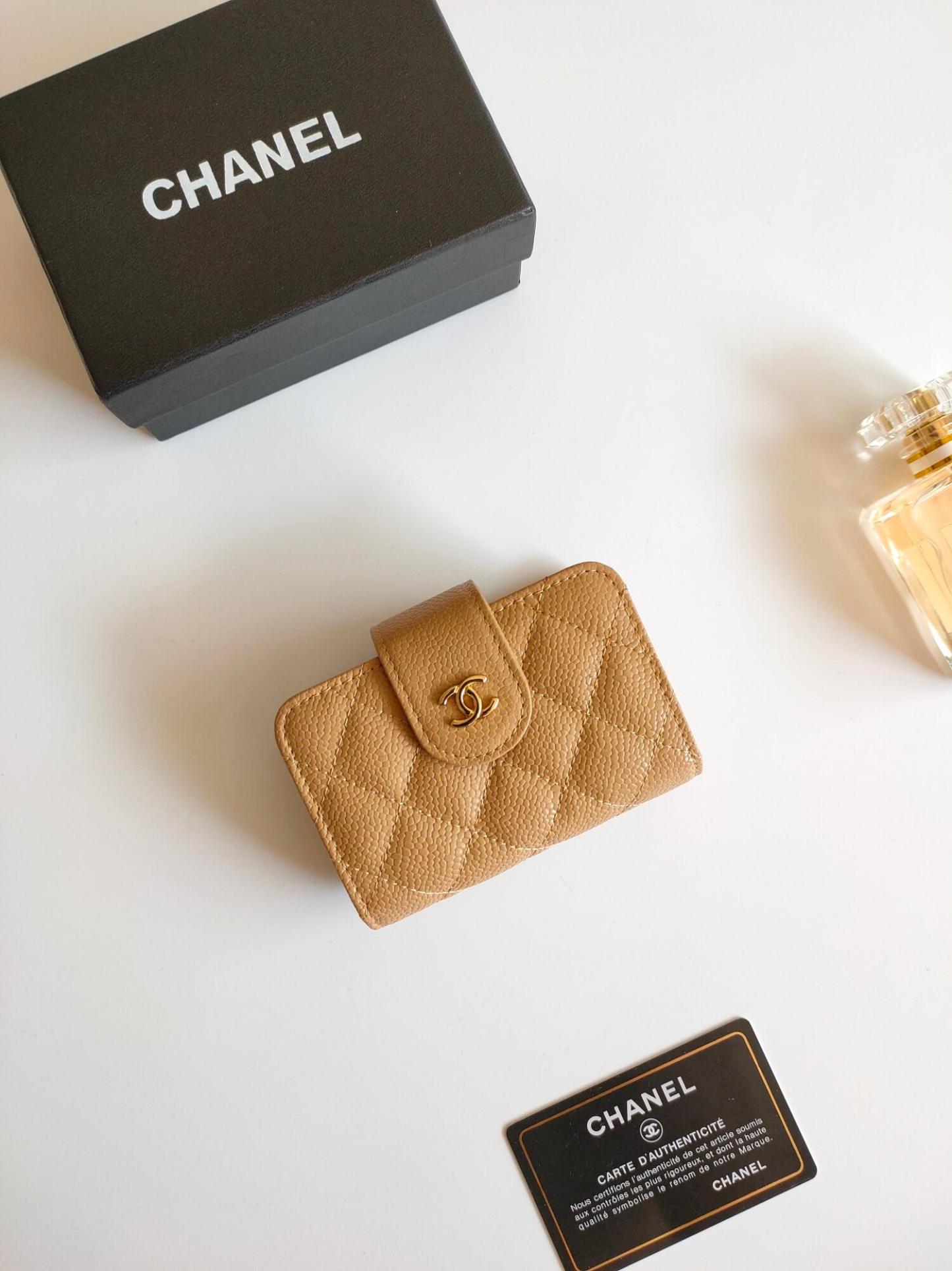 【傷にも強い素材で長く使える♪】CHANEL カードコインケース