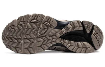 Asics Gel-Kahana 8 Low-Top Brown 1012A978-201