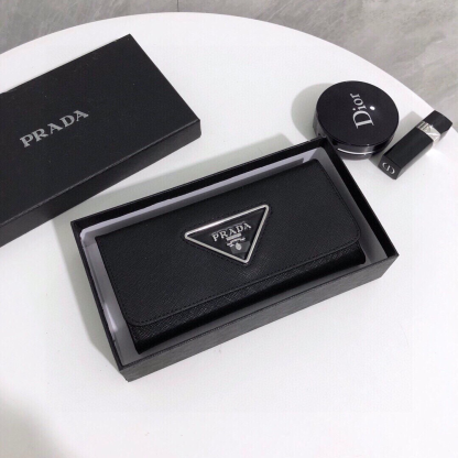 PRADA二つ折り財布