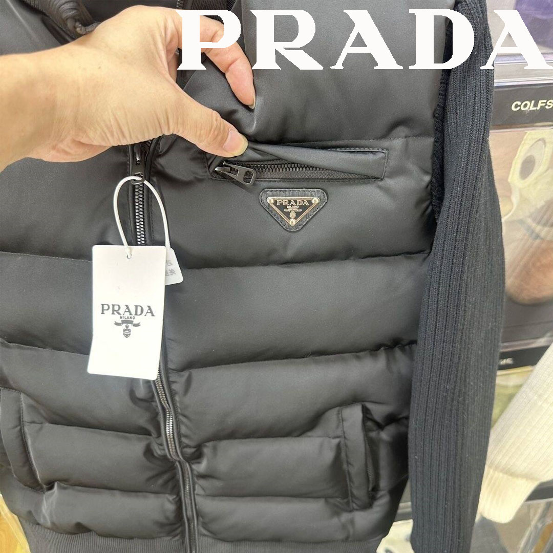 【PRADA】  ダウンジャケット