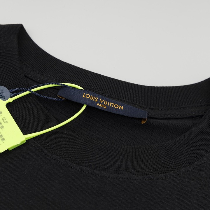 LOUIS VUITTON x Chrome Hearts コラボレーション、26SS 限定版ロゴプリントTシャツ