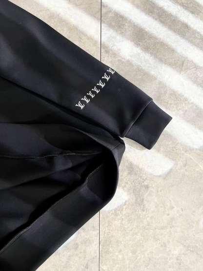 LOUIS VUITTON バックロゴ ユニセックス プルオーバー