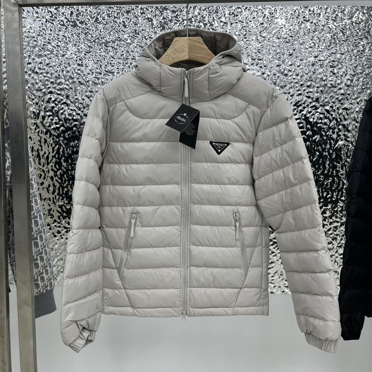限定特価✨PRADA 軽量ダウン フード付き 防寒アウター 国内発送