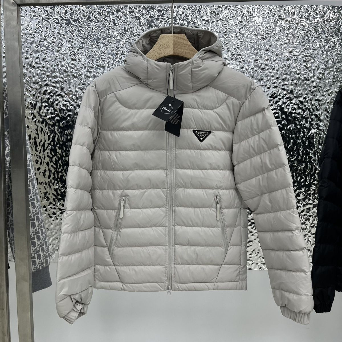 限定特価✨PRADA 軽量ダウン フード付き 防寒アウター 国内発送