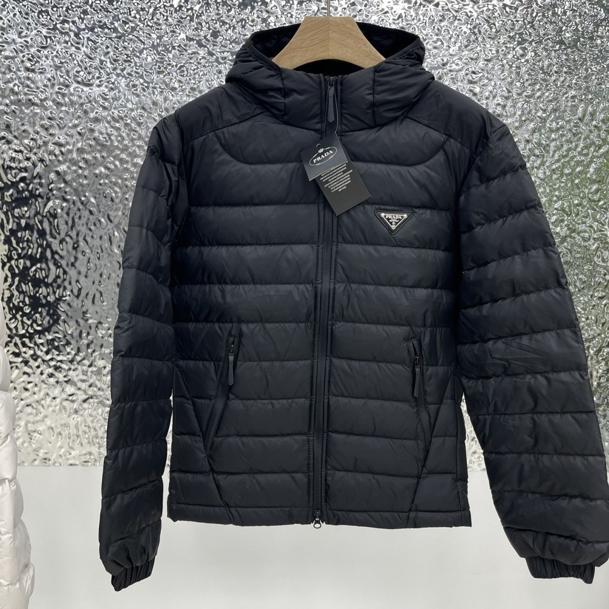 【PRADA】 ダウンジャケット