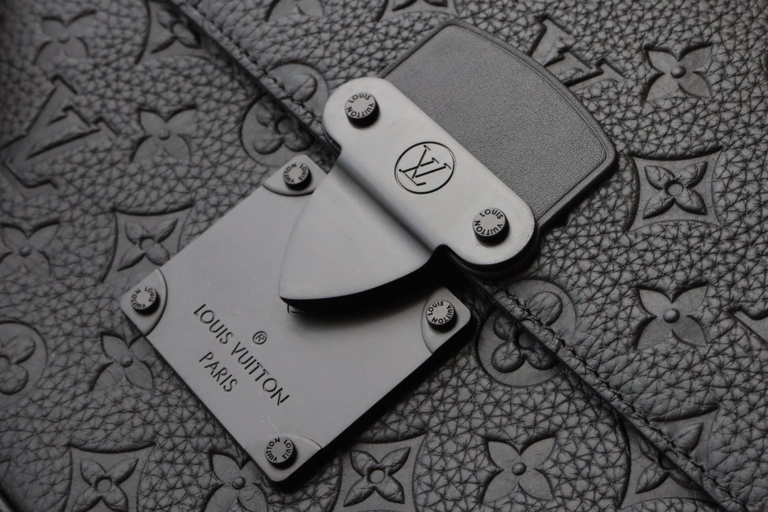 Louis Vuitton ルイヴィトン SロックA4ポーチクラッチ