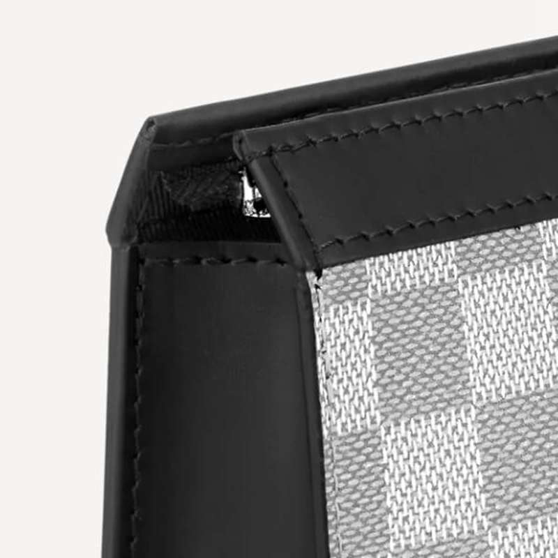 Louis Vuitton（ルイヴィトン）ポシェット ヴォワヤージュ MM クラッチバッグ N60444