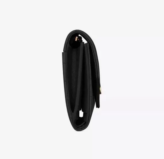 MONOGRAMブラックキルトレザー短い三つ折り財布をテクスチャ