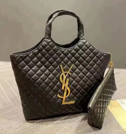 滝沢カレンさん【BLACKPINKROSE同じバッグ】SAINT LAURENTイカール マキシ ショッピングバッグ（ラムスキン／キルティング）